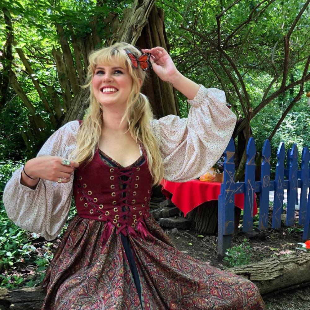 Meet your Posher, Becca